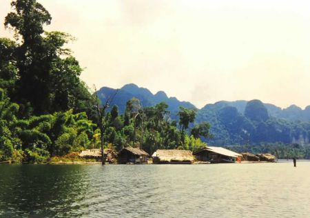 photographing-a-primitive-village-in-jungles-of-malaysia-2